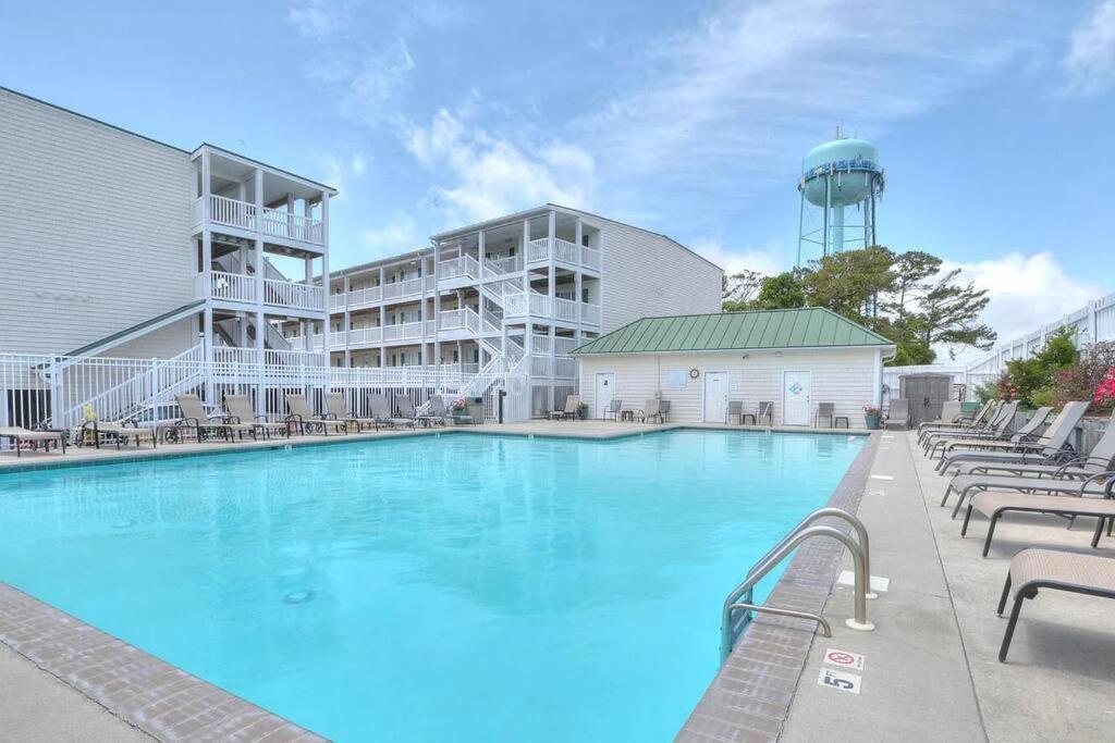 3 Bedroom Condo, Ocean Views & Short Walk To Beach! オーク・アイランド エクステリア 写真