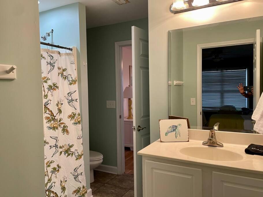 3 Bedroom Condo, Ocean Views & Short Walk To Beach! オーク・アイランド エクステリア 写真