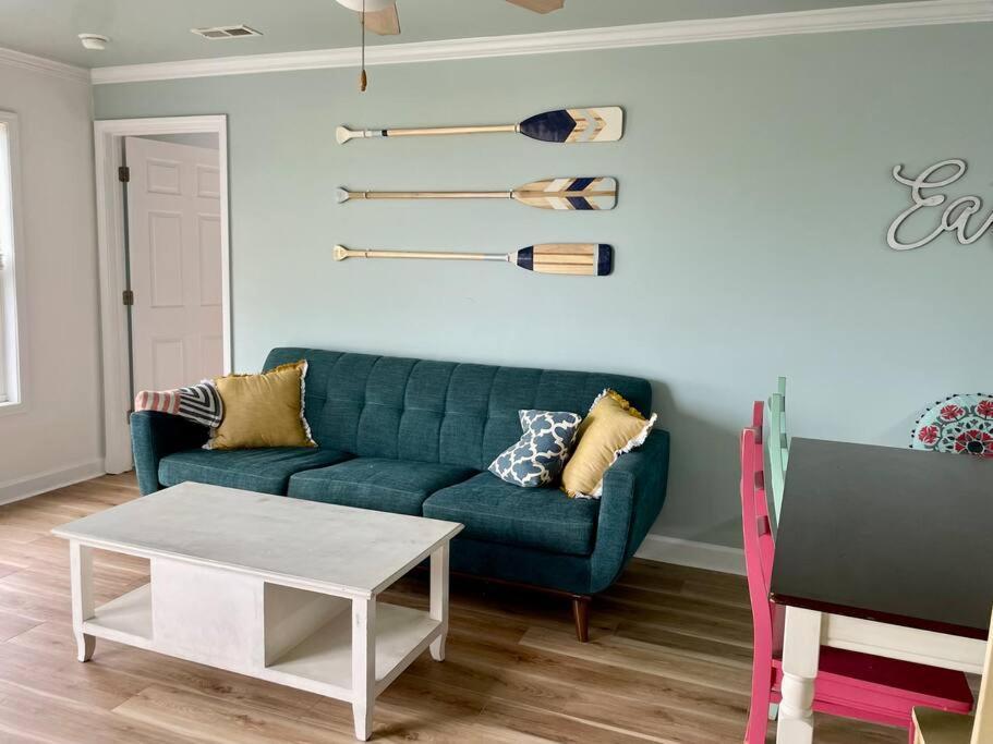 3 Bedroom Condo, Ocean Views & Short Walk To Beach! オーク・アイランド エクステリア 写真