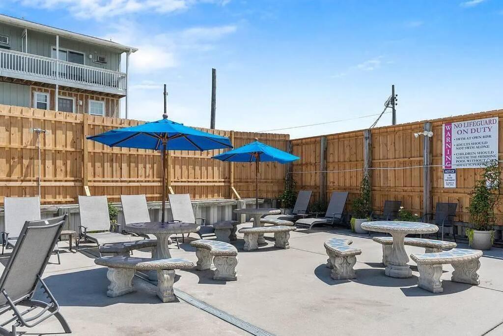 3 Bedroom Condo, Ocean Views & Short Walk To Beach! オーク・アイランド エクステリア 写真