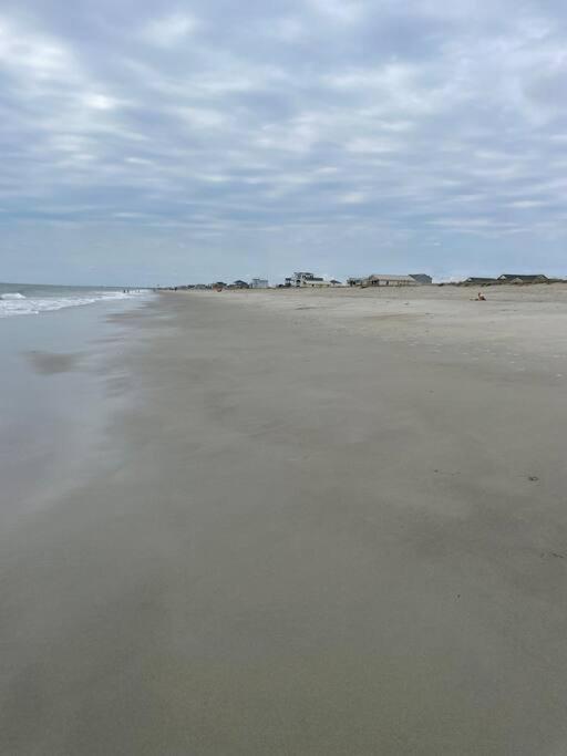 3 Bedroom Condo, Ocean Views & Short Walk To Beach! オーク・アイランド エクステリア 写真