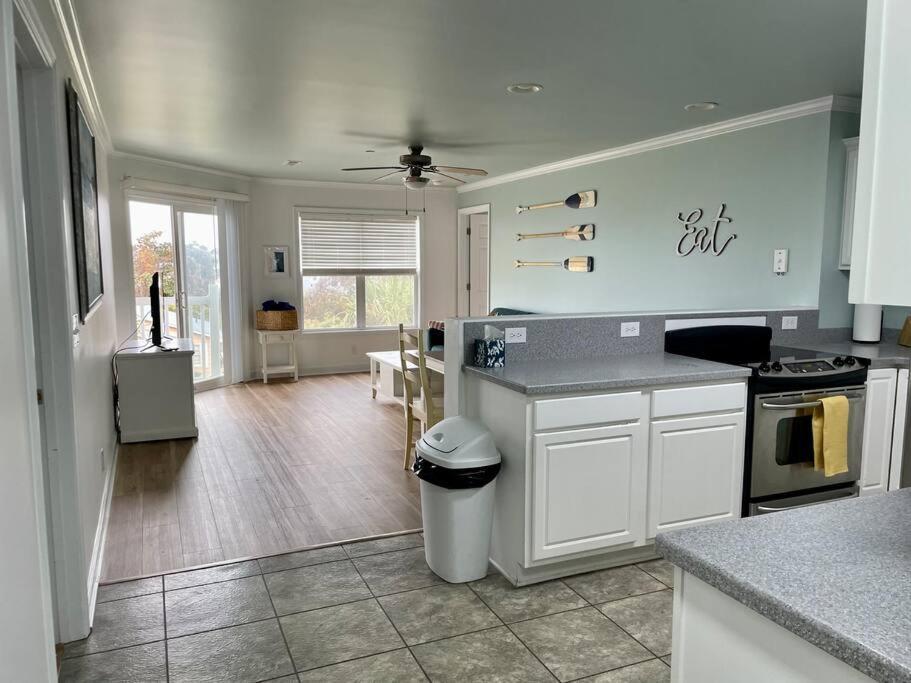 3 Bedroom Condo, Ocean Views & Short Walk To Beach! オーク・アイランド エクステリア 写真