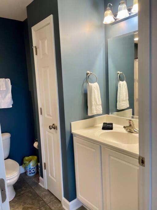 3 Bedroom Condo, Ocean Views & Short Walk To Beach! オーク・アイランド エクステリア 写真